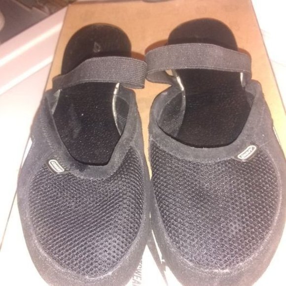 DKNY Sporty Flip Flops - Picture 3 of 4